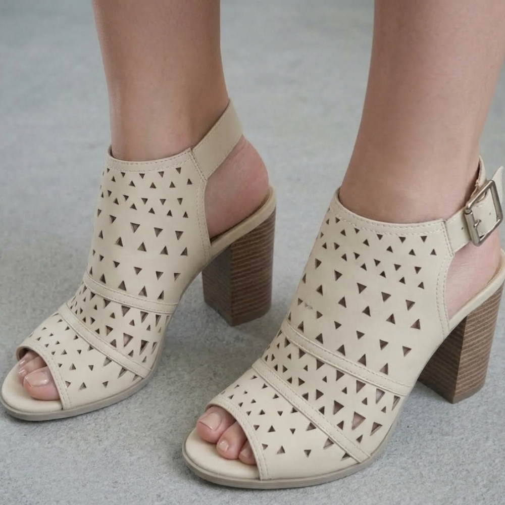 Madden Girl Open Toe Light Brown Women's Heeled Sandals. Size 10